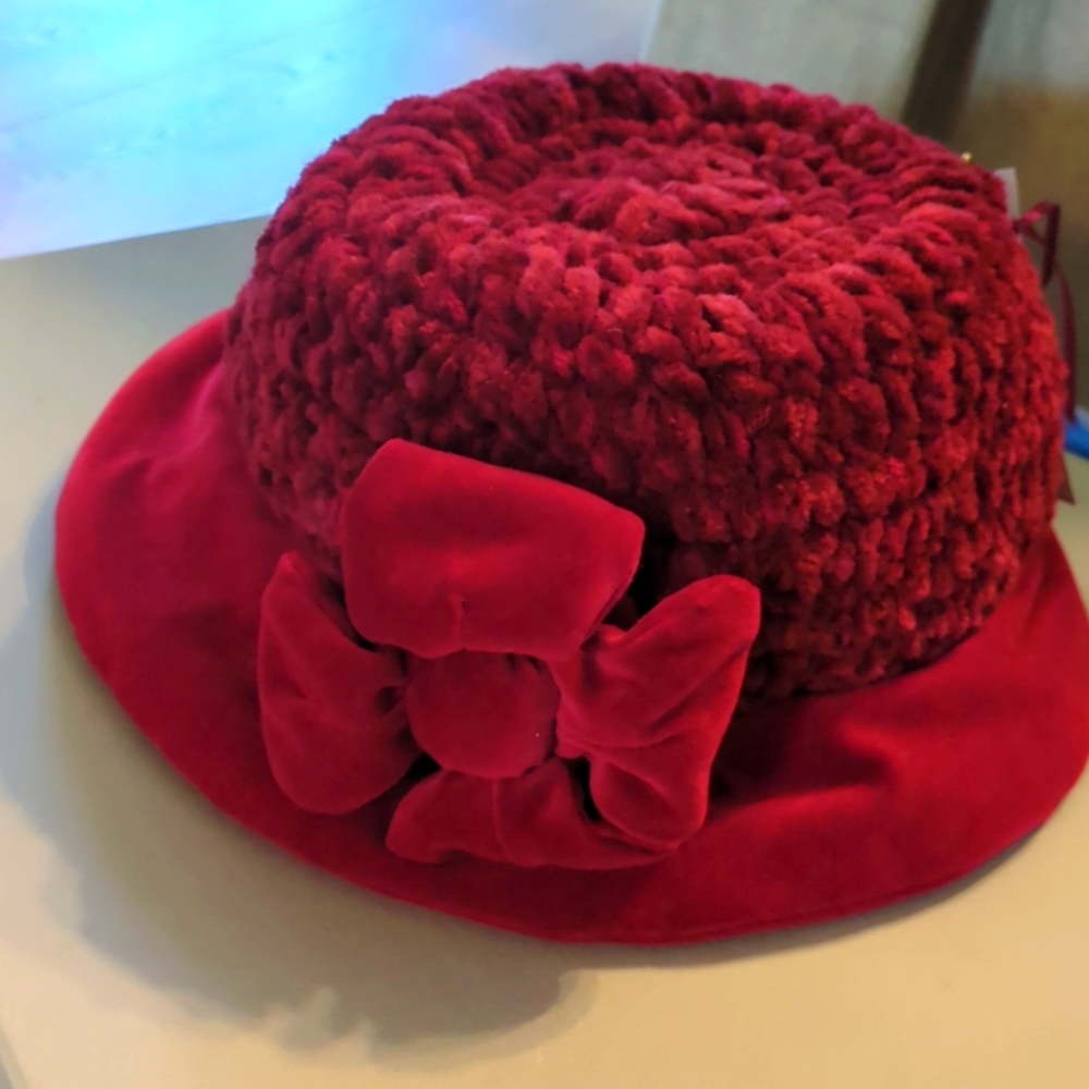 Delphy Vivienne Cranberry hat